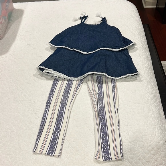 Jessica Simpson top and pants outfit - Picture 1 of 4